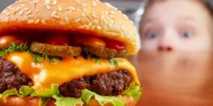 Contre les mauvaises notes à l'école, supprimez le fast-food