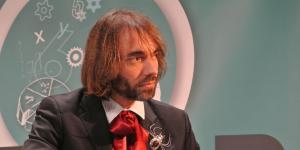  Cédric Villani : plus il y aura d'IA, plus il y aura besoin des mathématiciens