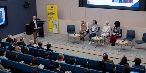 Aux maths citoyennes, citoyens ! Consultation nationale sur la place des mathématiques dans la société : le CNRS présente ses résultats - Centre national de la recherche scientifique (CNRS)