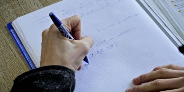 Évaluations nationales : la lecture progresse en 6e, mais le français s'effondre au lycée pro
