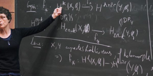 Structurer la recherche mathématique en France