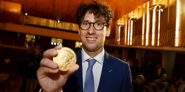 Mathématiques: la médaille Fields couronne un Français et la deuxième femme de l'histoire