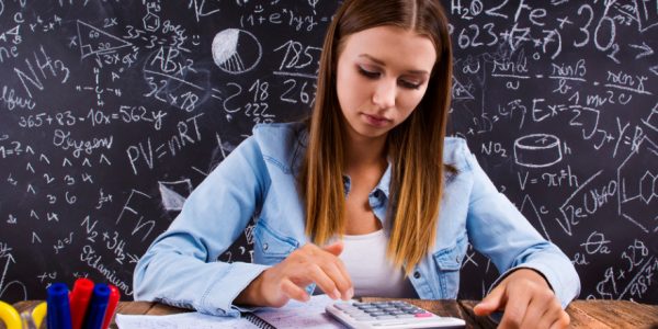 Spécialités au lycée : près d'un élève sur deux choisit les mathématiques