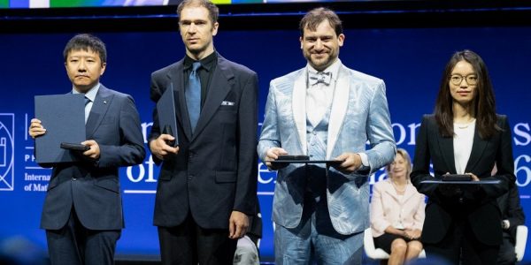 La médaille Fields remise à deux Chinois, un Américain et un Canadien pour leurs "découvertes exceptionnelles" en mathématiques
