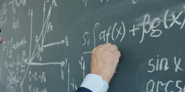Un chercheur belge reçoit un prix prestigieux au congrès international des mathématiciens