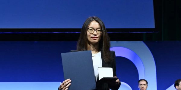 Formée en France, la Chinoise Hong Wang est la troisième femme de l'histoire à obtenir la médaille Fields