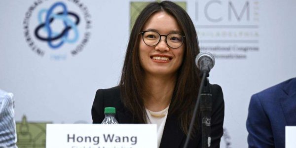 Les premiers lauréats chinois de la médaille Fields suscitent un vif enthousiasme