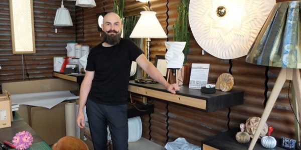 Luminaires en origami à Rouen : comment Arturas Sargaitis allie art, calculs mathématiques et créativité
