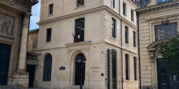 Admissions à Sciences Po : le bac de français comptera pour 60 %, les maths pour 30% dès 2027